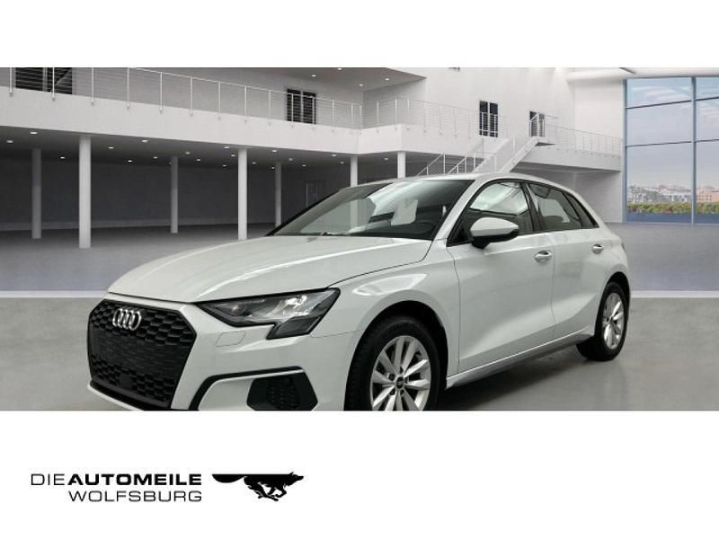 Weiß Gebraucht 2023 Audi A3 Sportback Comfort Limousine | 24.690 € (Superpreis) - Bild 1/4