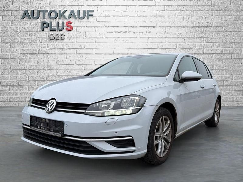Silber Gebraucht 2017 VW Golf Comfortline Limousine | 10.850 € (Superpreis) - Bild 1/4