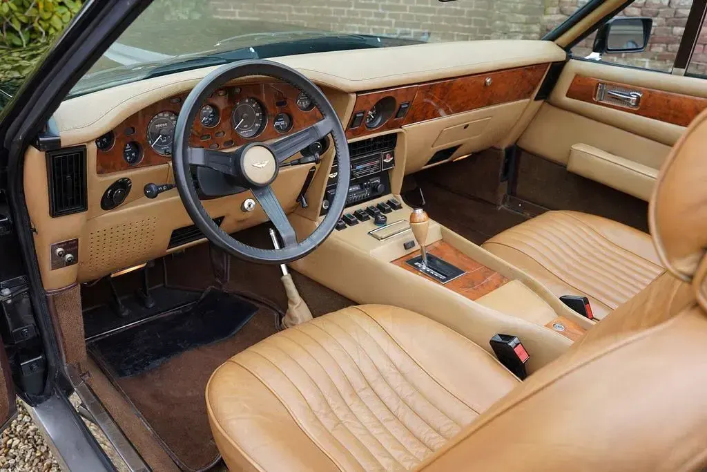 Second-hand Aston Martin V8 1982 Negru Coupe