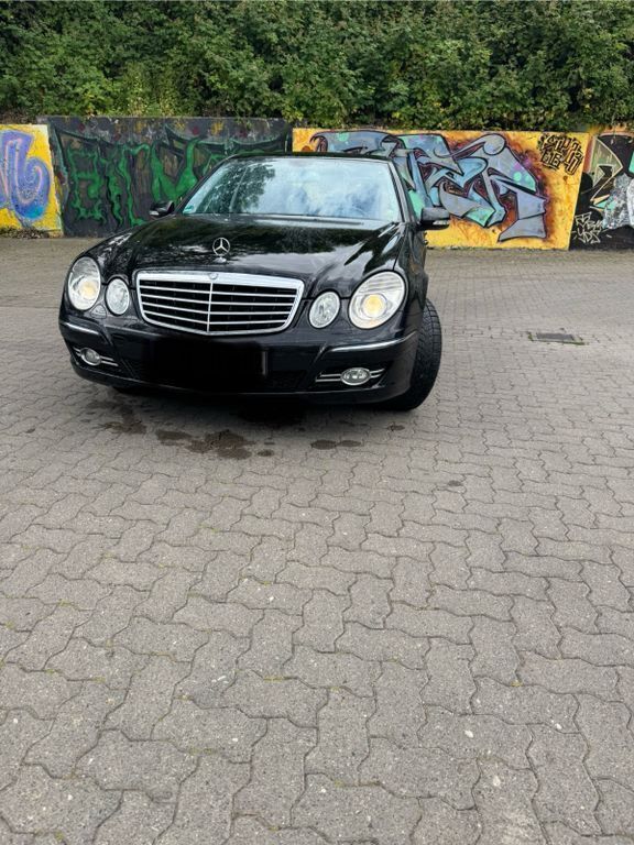 Schwarz Gebraucht 2007 Mercedes E280 Avantgarde Limousine | 3.700 € (Superpreis) - Bild 1/4