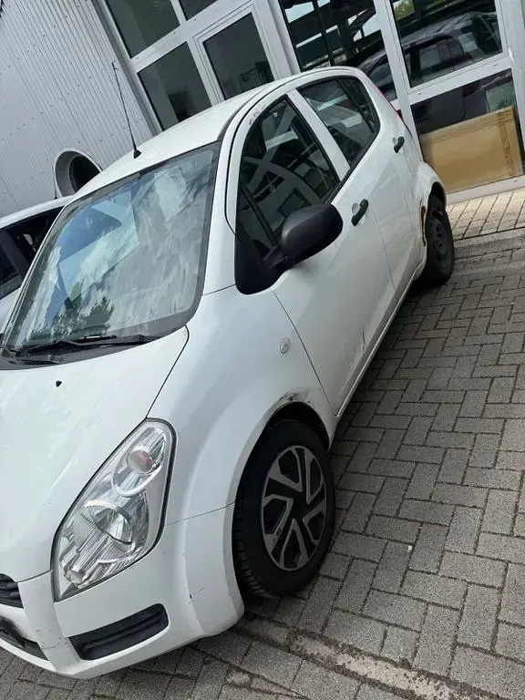 Gebraucht Suzuki Splash 65 PS (47 kW) 2009 Weiß Kleinwagen