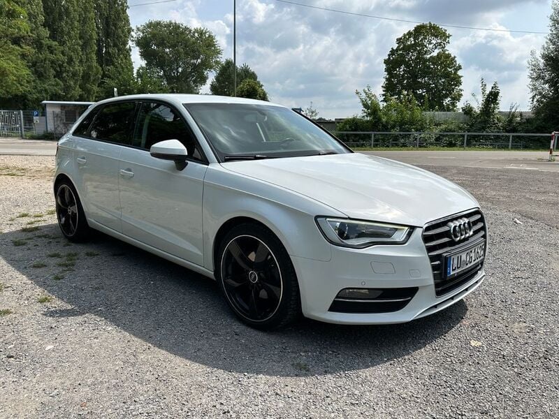 Weiß Gebraucht 2014 Audi A3 Ambition Limousine | 12.490 € (Fairer Preis) - Bild 1/4