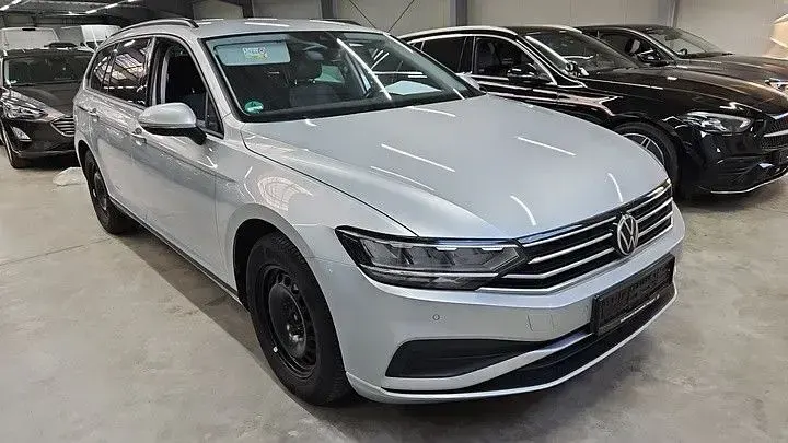Gebraucht VW Passat Conceptline 150 PS (110 kW) 2023 Gelb Kombi