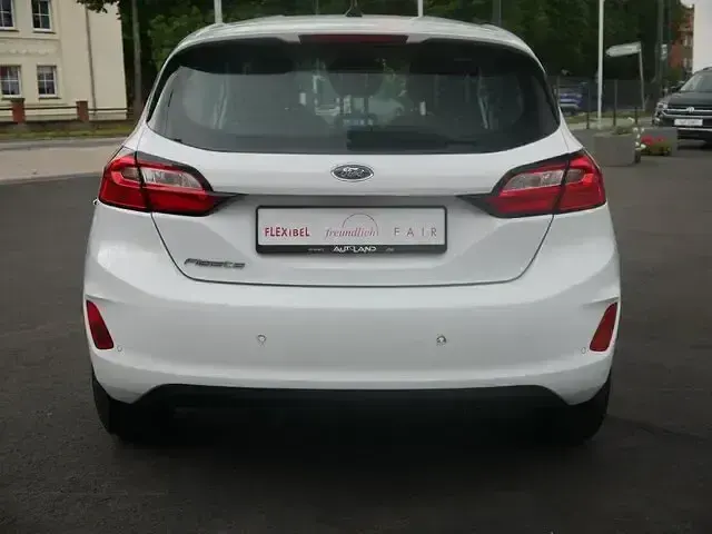 Gebraucht Ford Fiesta Cool & Connect 75 PS (55 kW) 2022 Weiß Limousine