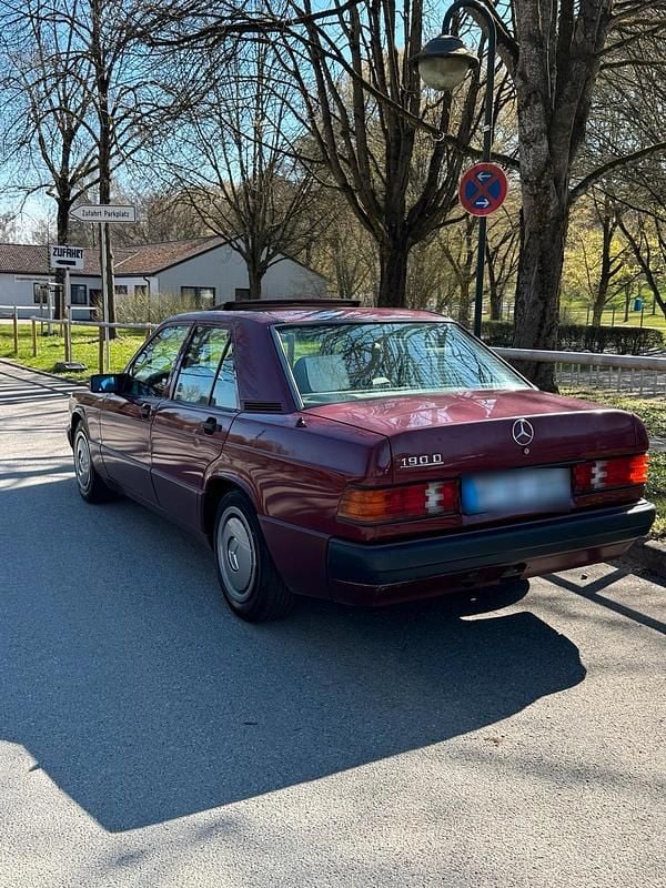 Gebraucht Mercedes 190 75 PS (55 kW) 1991 Rot Limousine