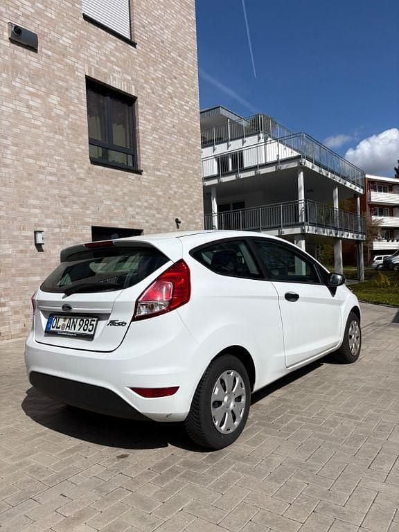 Gebraucht Ford Fiesta Trend 60 PS (44 kW) 2016 Weiß Kleinwagen