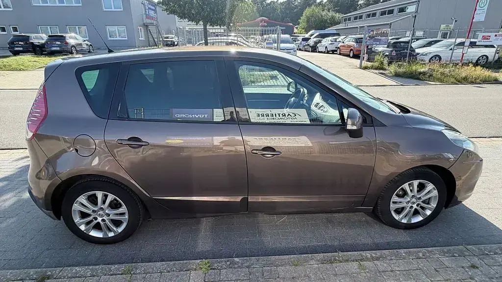 Gebraucht Renault Scénic III Dynamique 106 PS (77 kW) 2010 Braun Van / Kleinbus