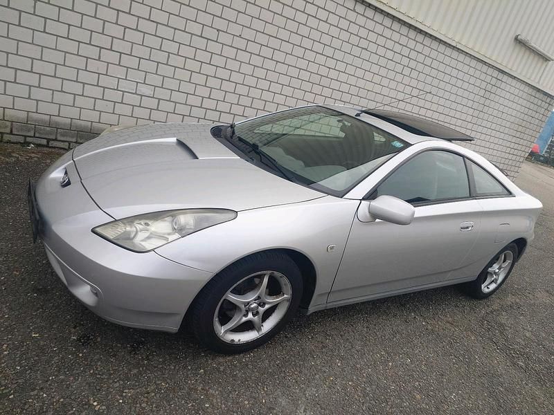 Gebraucht Toyota Celica 143 PS (105 kW) 2000 Silber Coupé