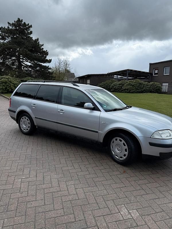 Gebraucht VW Passat 101 PS (74 kW) 2001 Silber Kombi