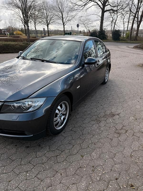 Gebraucht BMW 318 Basis 129 PS (94 kW) 2006 Grau Limousine