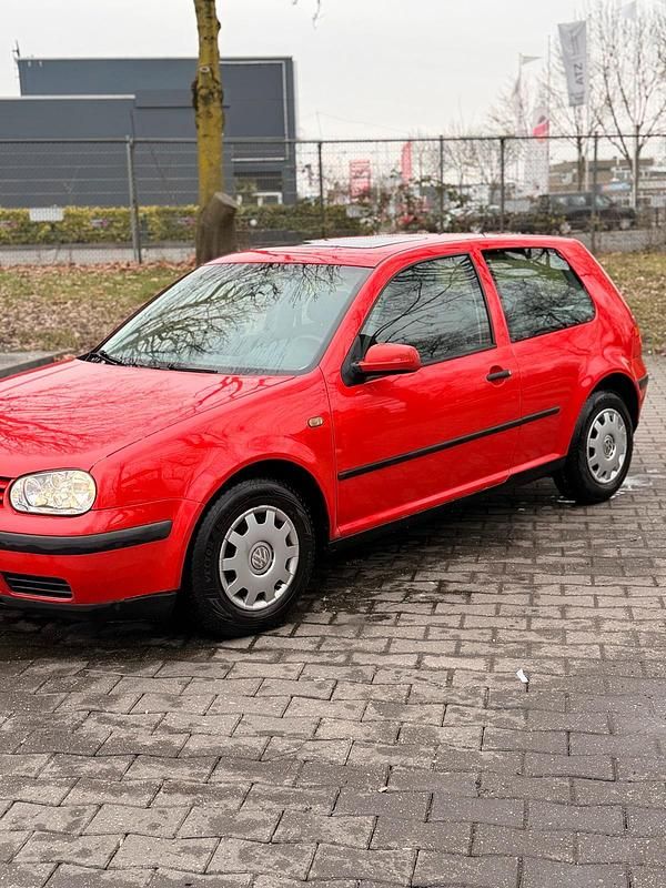 Gebraucht VW Golf IV 75 PS (55 kW) 2005 Rot Kleinwagen