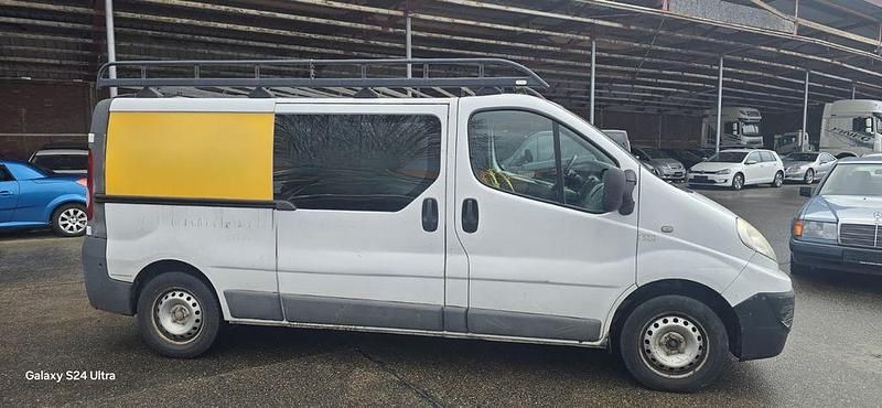 Gebraucht Renault Trafic 90 PS (66 kW) 2010 Weiß Van / Kleinbus