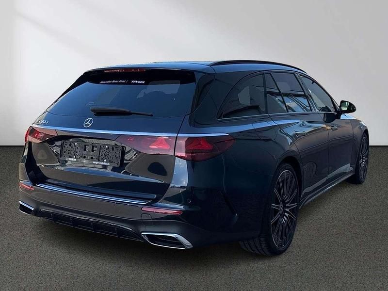 Gebraucht Mercedes E220 AMG 197 PS (144 kW) 2026 Lack obsidianschwarz met Kombi