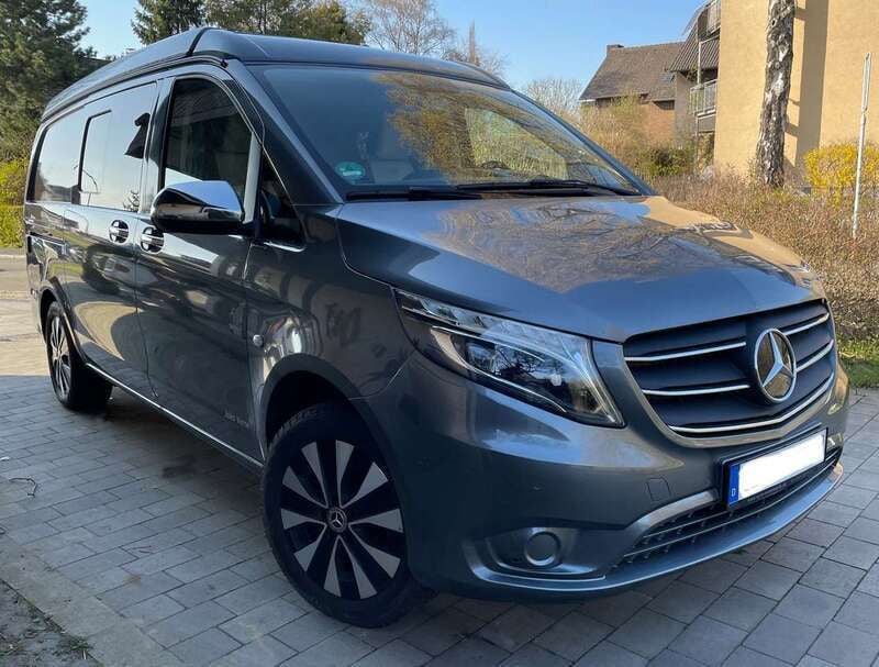 Grau Gebraucht 2022 Mercedes Vito Van / Kleinbus | 88.000 € - Bild 1/2