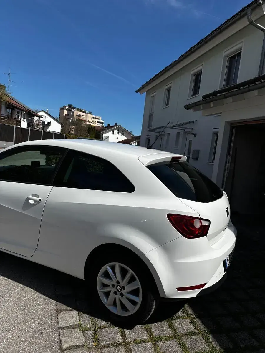Gebraucht Seat Ibiza 69 PS (50 kW) 2015 Weiß Kleinwagen