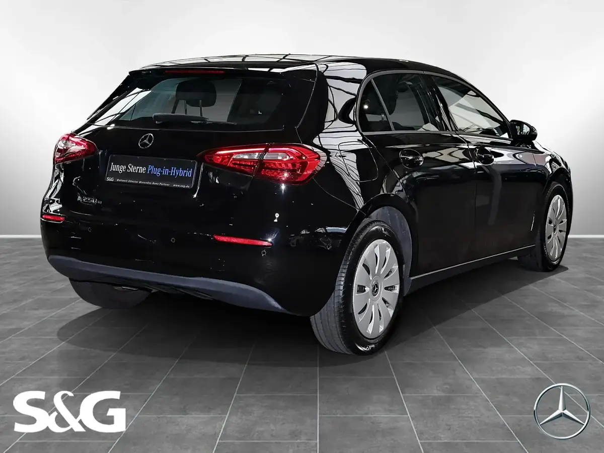 Gebraucht Mercedes A250 160 PS (117 kW) 2021 Unilack nachtschwarz Limousine