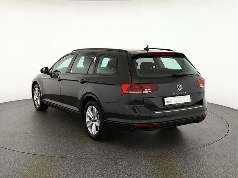 Gebraucht VW Passat 150 PS (110 kW) 2022 Grau Kombi