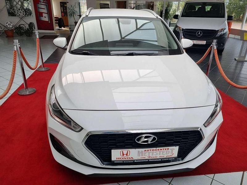 Weiß Gebraucht 2019 Hyundai i30 Kombi | 12.390 € (Superpreis) - Bild 1/4