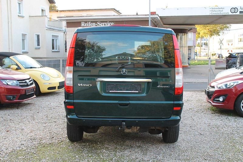 Gebraucht Mercedes Viano 150 PS (110 kW) 2009 Grün Van / Kleinbus