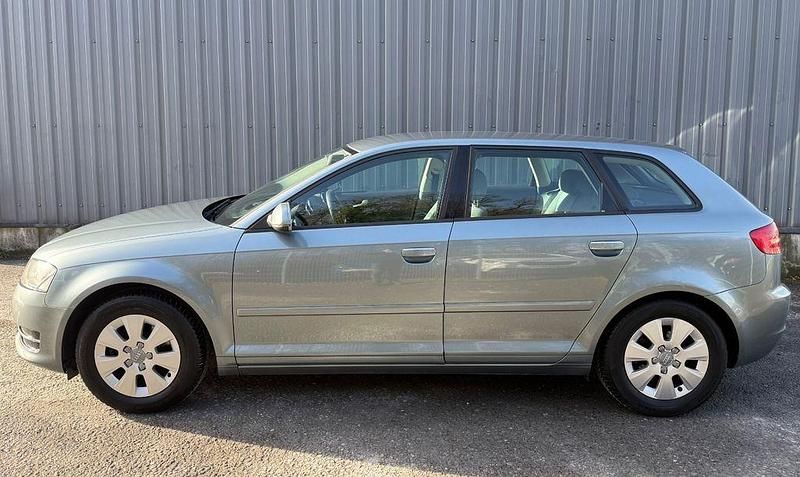 Gebraucht Audi A3 Attraction 105 PS (77 kW) 2010 Grau Kombi
