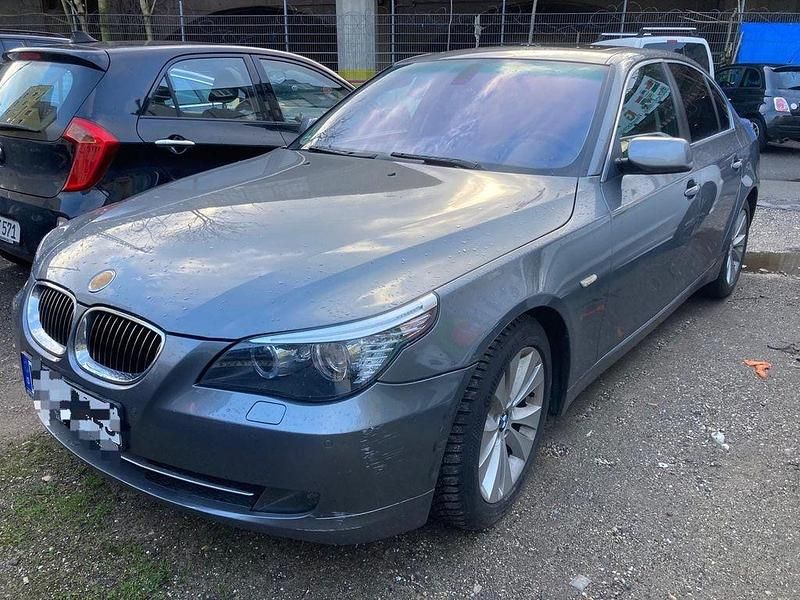 Gebraucht BMW 523 190 PS (139 kW) 2009 Grau Limousine