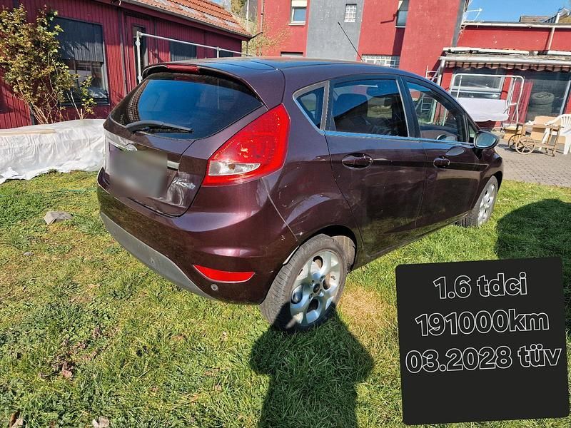 Gebraucht Ford Fiesta 90 PS (66 kW) 2009 Braun Kleinwagen