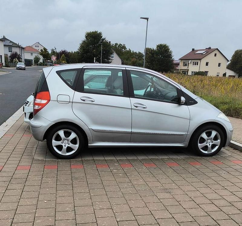 Silber Gebraucht 2004 Mercedes A170 Elegance Van / Kleinbus | 2.399 € (Fairer Preis) - Bild 1/4