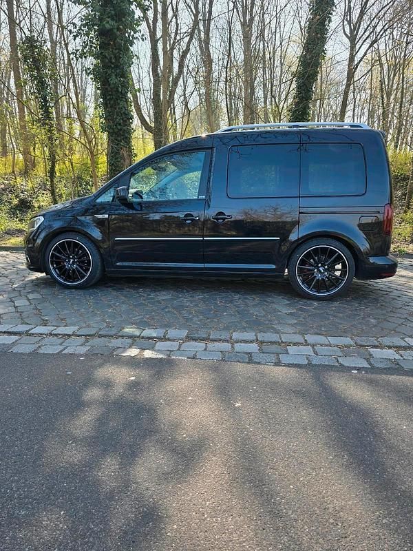 Schwarz Gebraucht 2015 VW Caddy Van / Kleinbus | 11.200 € (Fairer Preis) - Bild 1/4