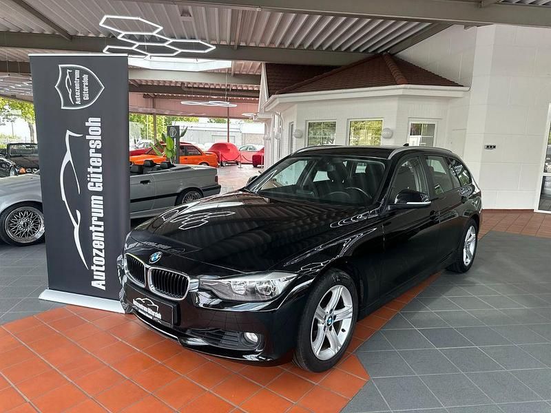 Schwarz Gebraucht 2013 BMW 320 Comfort Edition Kombi | 11.399 € (Fairer Preis) - Bild 1/4