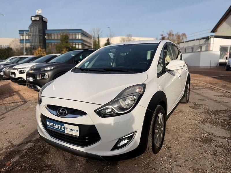 Gebraucht Hyundai ix20 116 PS (85 kW) 2015 Weiß Kleinwagen