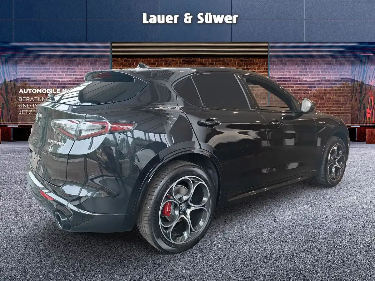 Neu Alfa Romeo Stelvio Veloce 209 PS (153 kW) 2026 Schwarz SUV