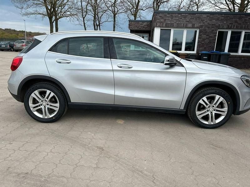 Gebraucht Mercedes GLA200 Style 136 PS (100 kW) 2016 Silber SUV