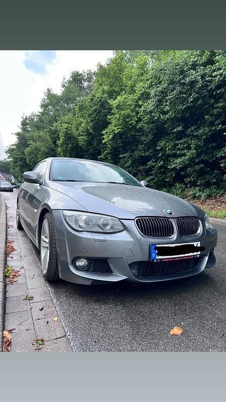 Grau Gebraucht 2013 BMW 335 Cabriolet M Sport Cabrio | 22.800 € (Superpreis) - Bild 1/4