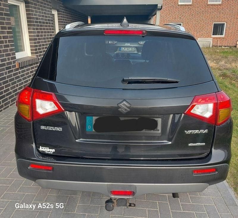Gebraucht Suzuki Vitara Comfort 120 PS (88 kW) 2015 Schwarz SUV