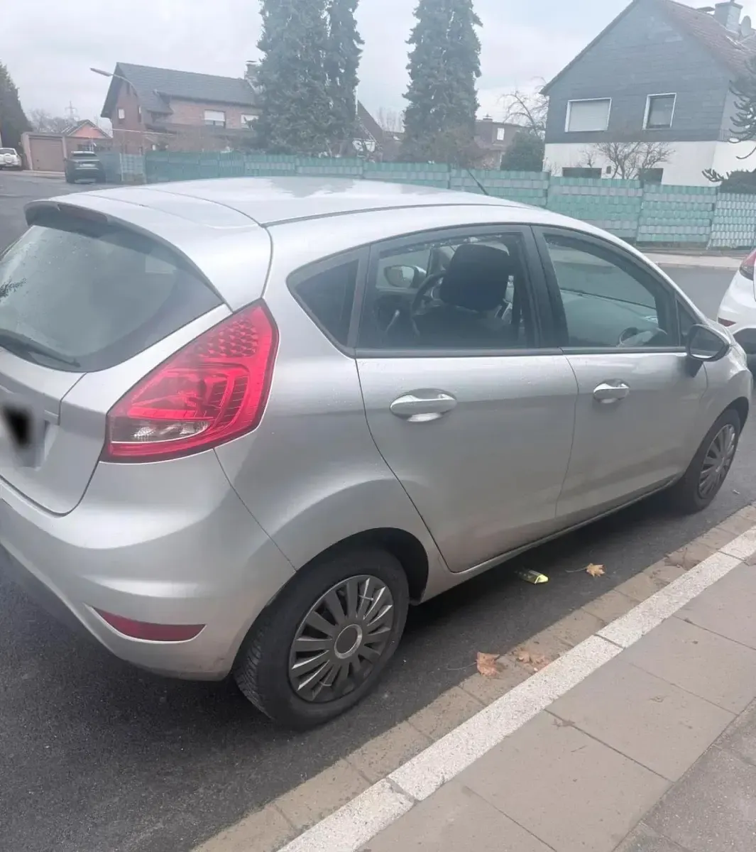Gebraucht Ford Fiesta 68 PS (50 kW) 2009 Silber Kleinwagen