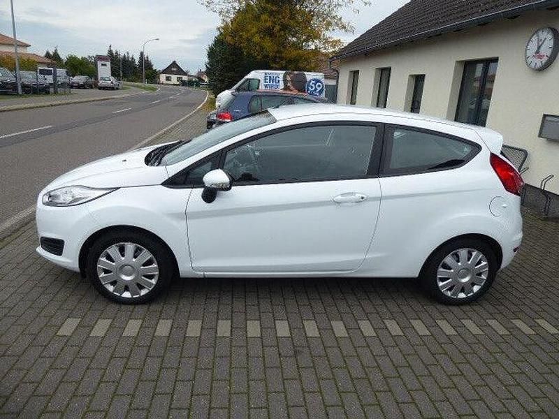 Gebraucht Ford Fiesta Trend 80 PS (58 kW) 2016 Weiß Kleinwagen