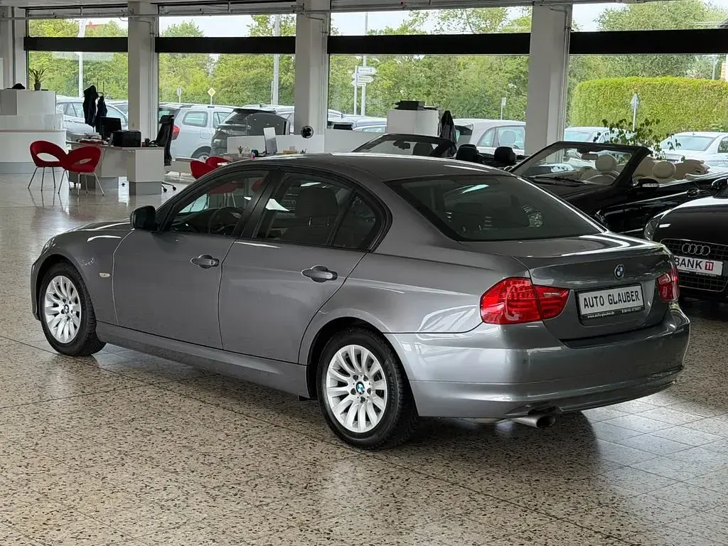 Gebraucht BMW 318 Comfort Edition 143 PS (105 kW) 2009 Grau Limousine