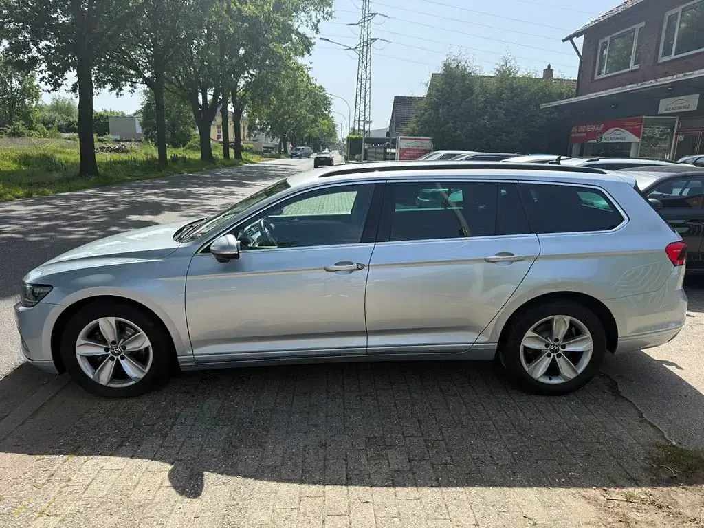 Gebraucht VW Passat 200 PS (147 kW) 2022 Silber Kombi