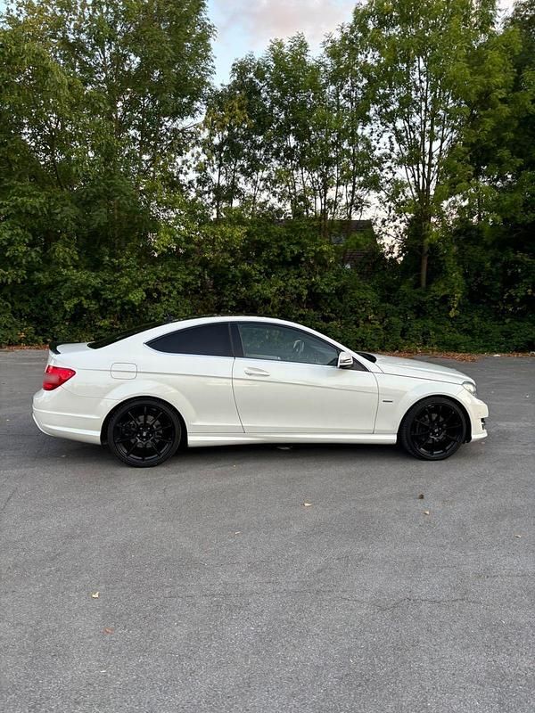 Gebraucht Mercedes C250 Edition 1 204 PS (150 kW) 2011 Weiß Coupé