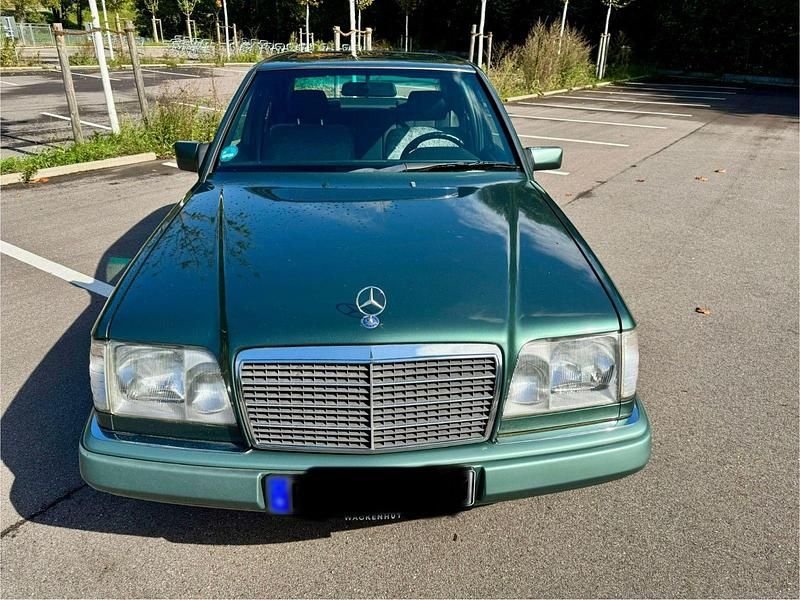 Usata Mercedes E220 150 CV (110 kW) 1994 Verde Berlina