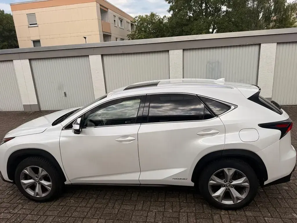 Gebraucht Lexus NX300h E-FOUR Luxury Line 197 PS (144 kW) 2016 Weiß SUV