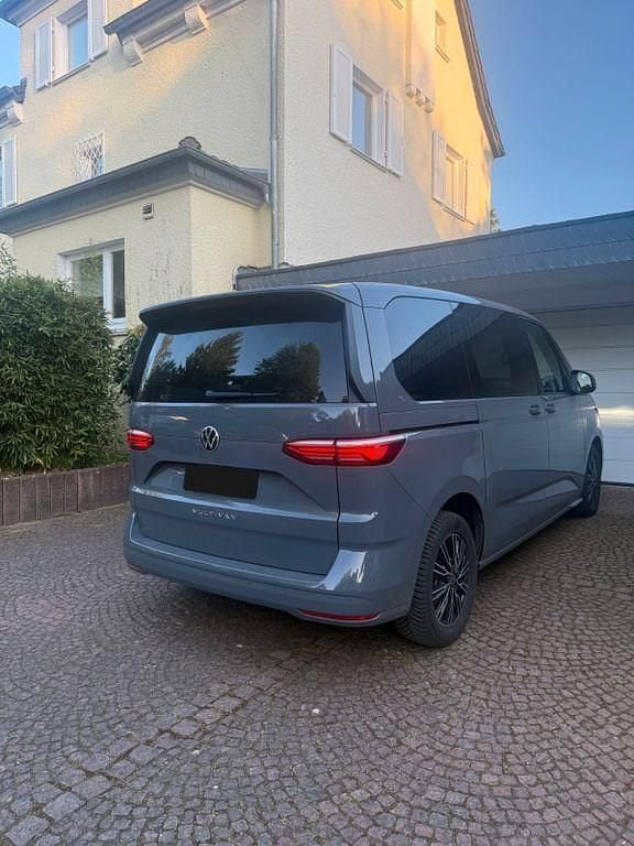 Second-hand VW Multivan Edition 150 CP (110 kW) 2023 Gri Monovolum