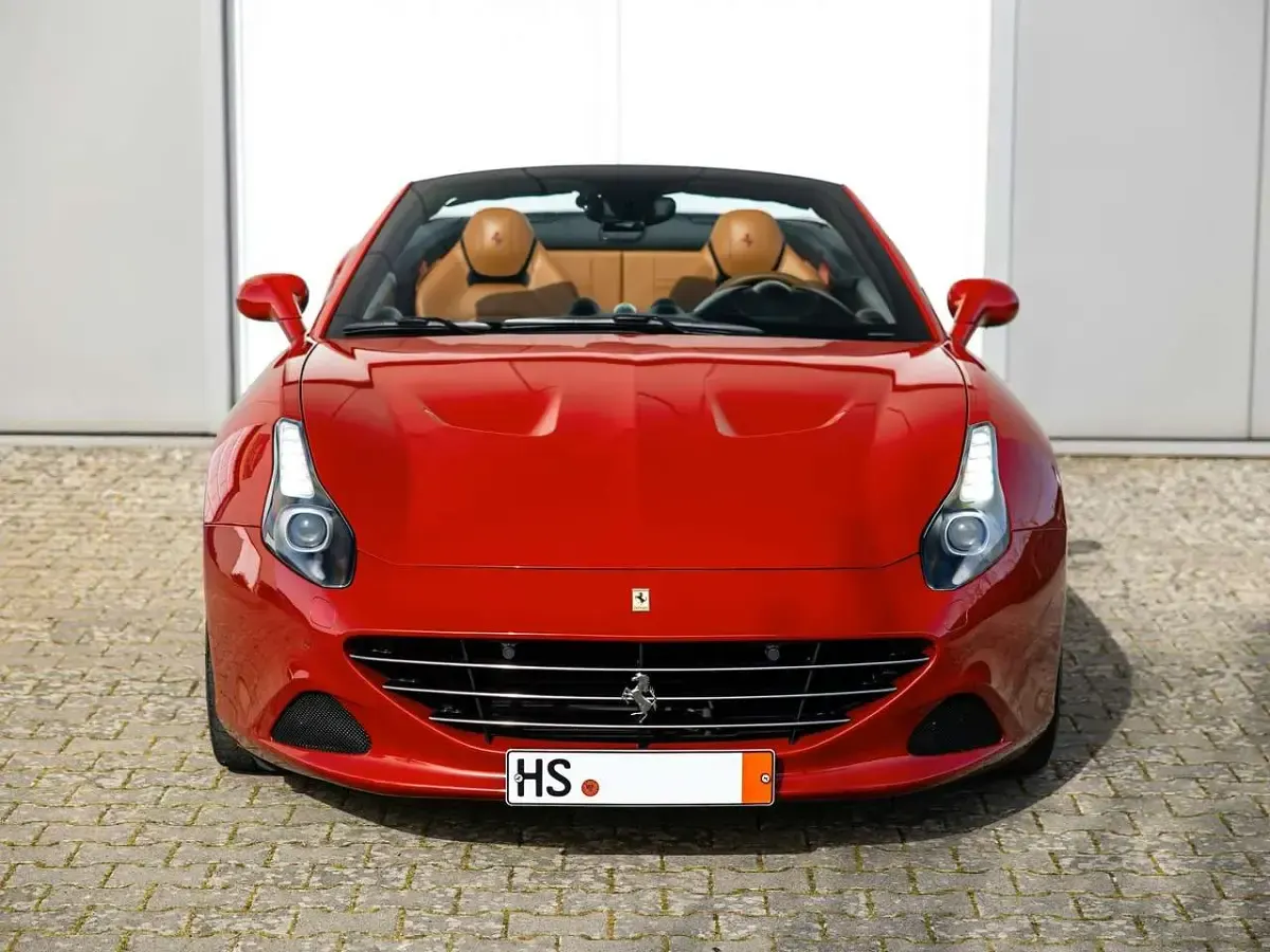 Second-hand Ferrari California 560 CP (411 kW) 2017 Roșu Cabrio