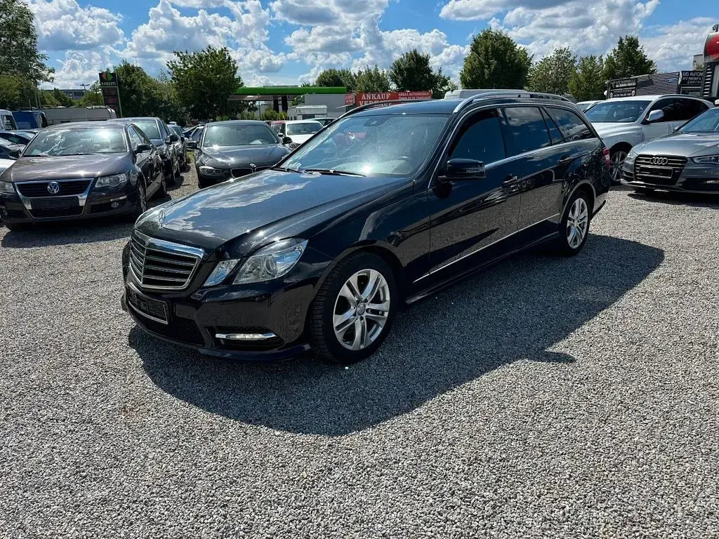 Gebraucht Mercedes E300 231 PS (169 kW) 2012 Obsidianschwarz  metalliclack Kombi