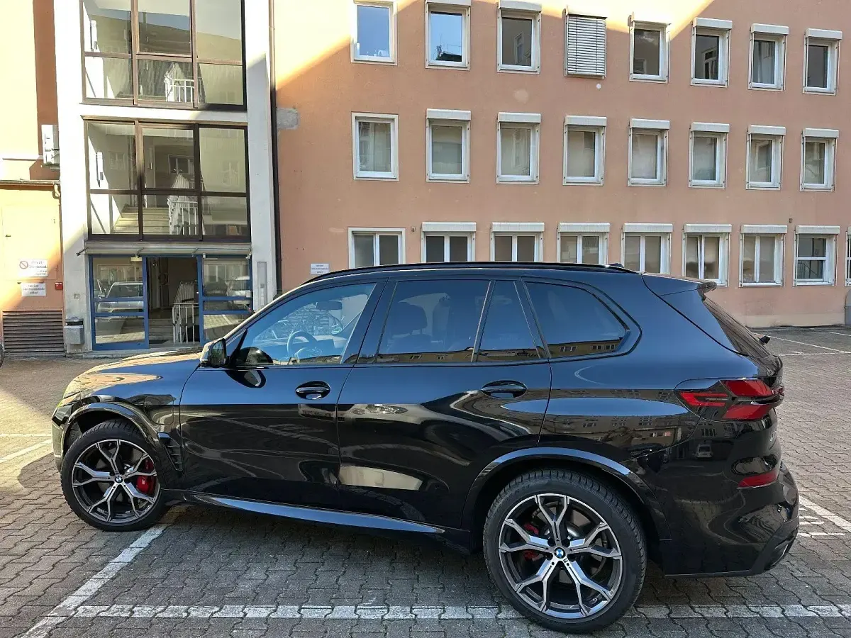 Używany BMW X5 Performance 489 KM (359 kW) 2024 Czarny SUV
