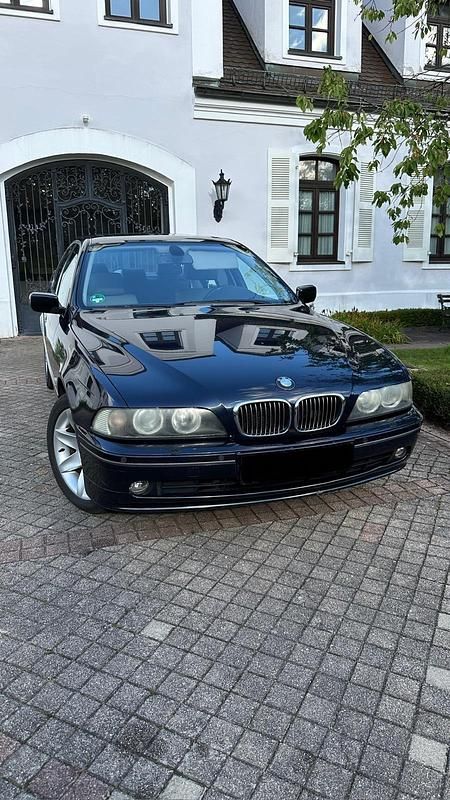 Blau Gebraucht 2001 BMW 535 Limousine | 7.999 € - Bild 1/4