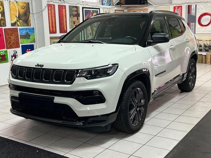 Weiß Gebraucht 2022 Jeep Compass 80th Anniversary SUV | 19.500 € (Superpreis) - Bild 1/4
