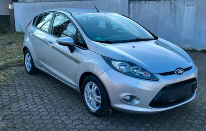 Silber Gebraucht 2012 Ford Fiesta Kleinwagen | 2.100 € (Fairer Preis) - Bild 1/4