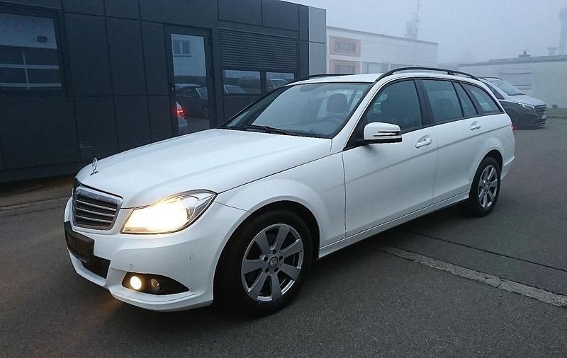 Weiß Gebraucht 2012 Mercedes C250 Kombi | 5.900 € (Fairer Preis) - Bild 1/4