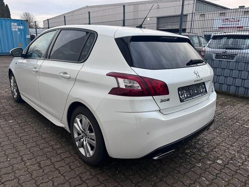 Gebraucht Peugeot 308 Style 131 PS (96 kW) 2016 Weiß Limousine